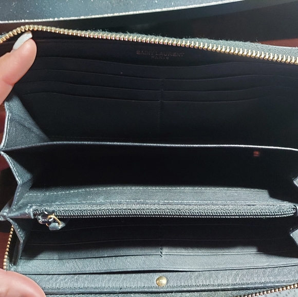 Yves Saint Laurent Classic Y Zippy Wallet - Picture 4 of 5